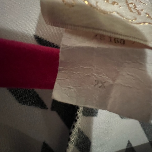 Zadie B’s Black and White Houndstooth Top - Picture 5 of 7